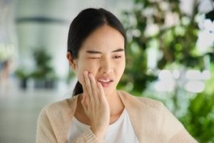 why do my gums hurt after drinking alcohol pain